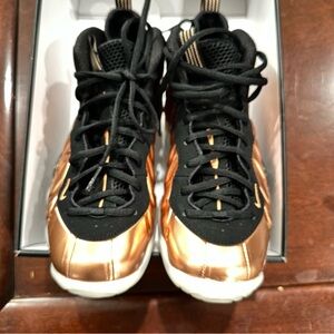 Nike Kids Black and Gold Sneakers